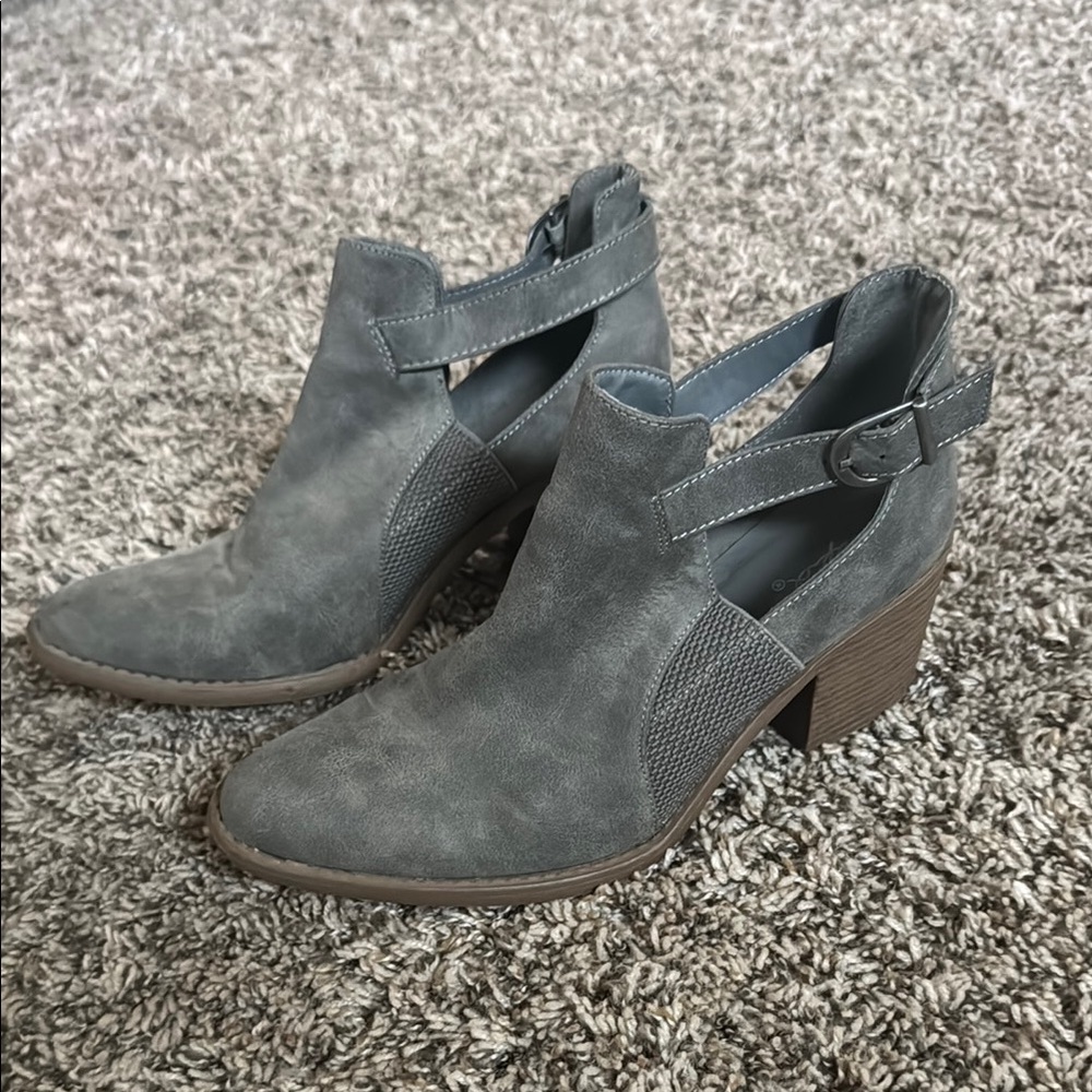 Womens qupid booties. Size 9